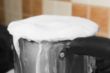 من وصفات ونصائح الجدات حيلة لمنع الأطعمة من الفيضان خارج الإناء
