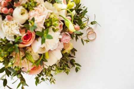 عروس العيد لا تفوتك التصميمات الفرنسية لـ"باقة زهور" الزفاف