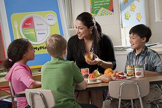 دراسة التغذية السليمة أفضل من المنشطات لتحسين أداء الأطفال بالمدارس