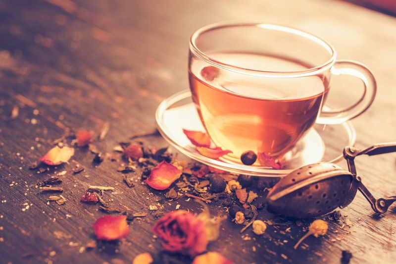 تعرفي على العلاقة الطردية بين الشاي والبشرة النضرة