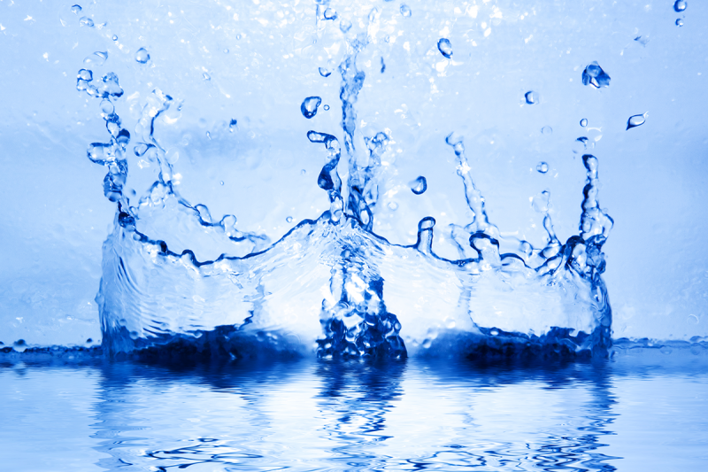 خمسة أسباب تجعلك تقفين احترامًا للماء