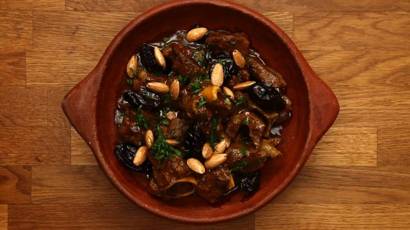 طاجن اللحم بالبرقوق