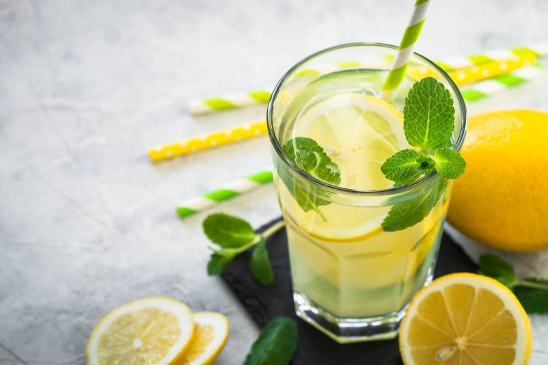 قاومي حر الصيف بـ 4 وصفات مختلفة لعصير الليمون