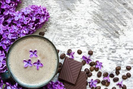 بالصور- 6 أنواع من الزهور تفوح منها رائحة الشوكولاتة