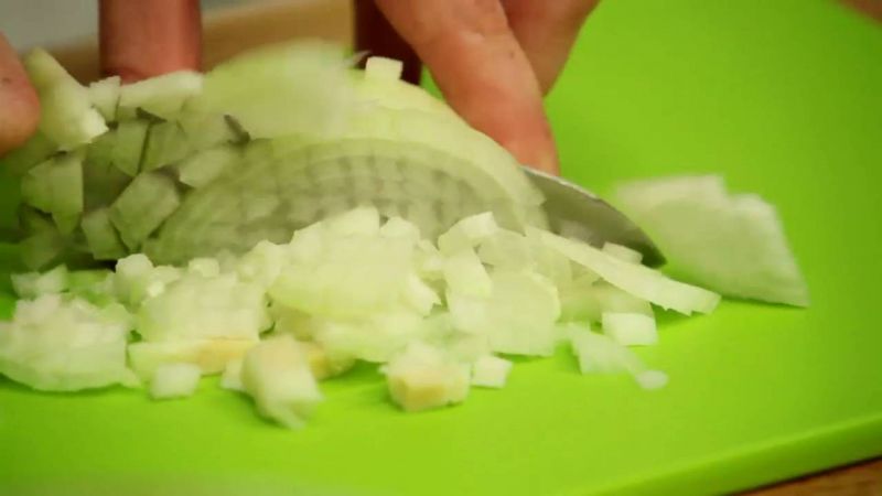 كيف يقطع البصل بدون دموع
