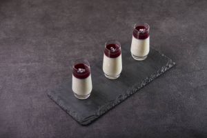 بودينج الأرز مع بالوظة الكرز