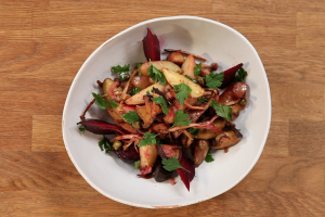 سلطة الفطر المشوي مع الشمندر والبطاطا