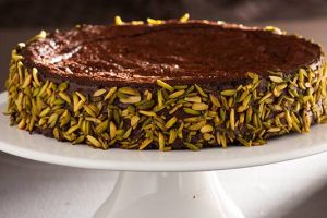 فطيرة‭  ‬الترافل‭ ‬والشوكولاتة‭ ‬الداكنة