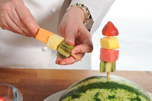 أسياخ‭ ‬الفواكه