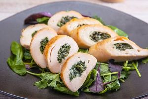 دجاج محشي بالسبانخ