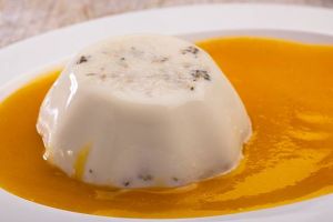 بانا كوتا بنكهة اللافندر مع صلصة المشمش