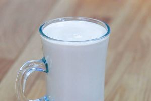 شيك البروتين باللوز